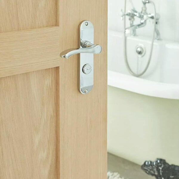 EDH Door Hardware Cadenza Victorian Scroll Door Handles Polished Chrome – Lever Latch, Bathroom Lock & 3 Lever Lock Sets
