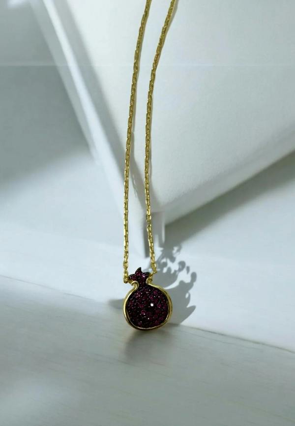Still life of the necklace.