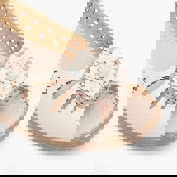 1582807466-09647000.jpg