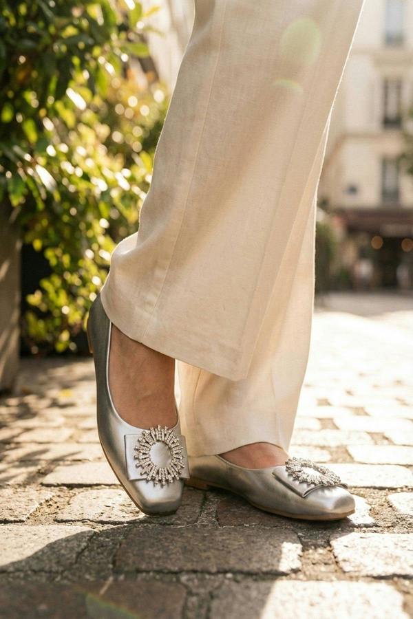 Sophie Womens Rhinestone Circle Buckle Ballet Flats - Silver