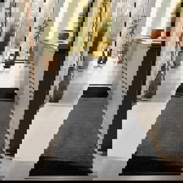 Handwoven Jute Black Rug – Natural Colour