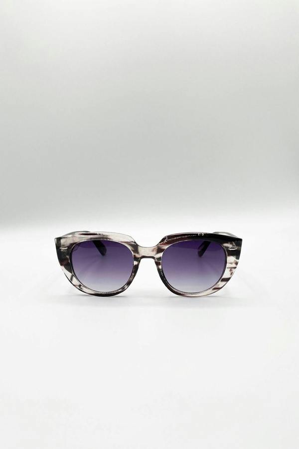 SVNX Round Stripe Cat Eye Sunglasses In Black