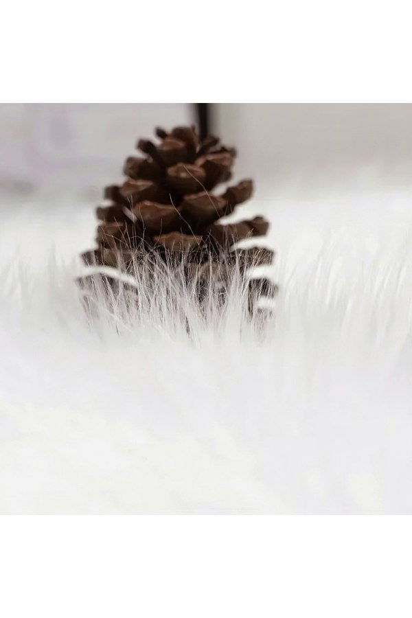 Living and Home 78cm White Christmas Tree Skirt Long Fur Xmas Tree Base Cover  for Christmas Home, Party