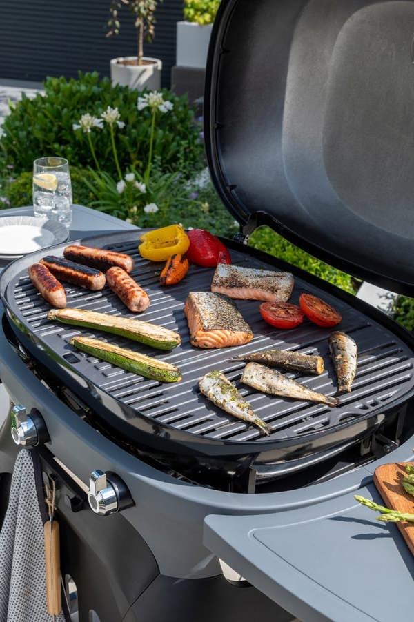 Norfolk Leisure Norfolk Grills N-Grill 3-Burner Grill & Bundle