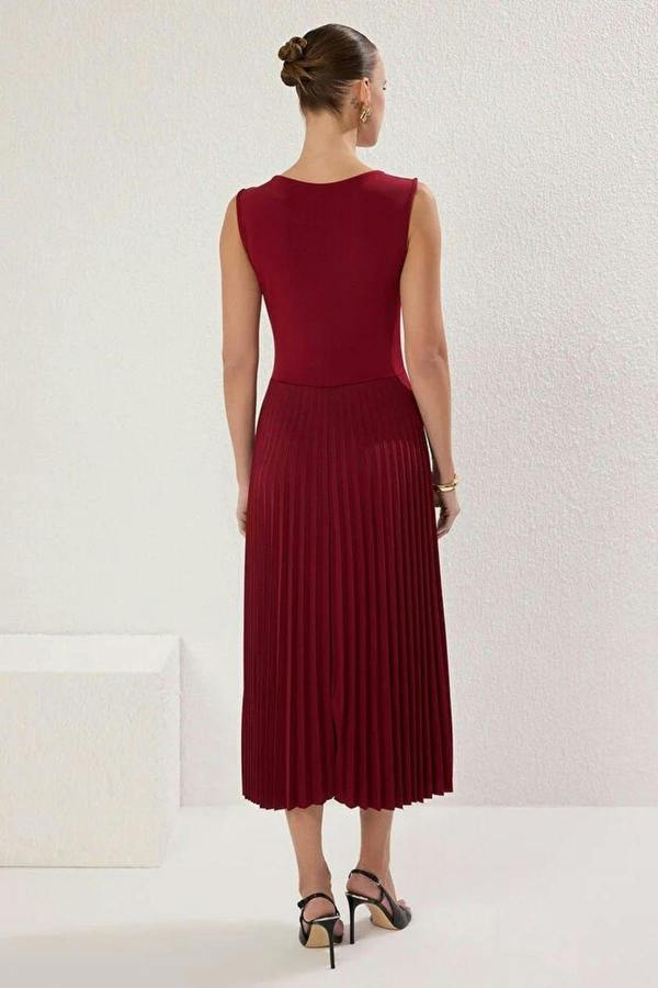Pleated Lined Sleeveless Stretch Knit Midi Dress