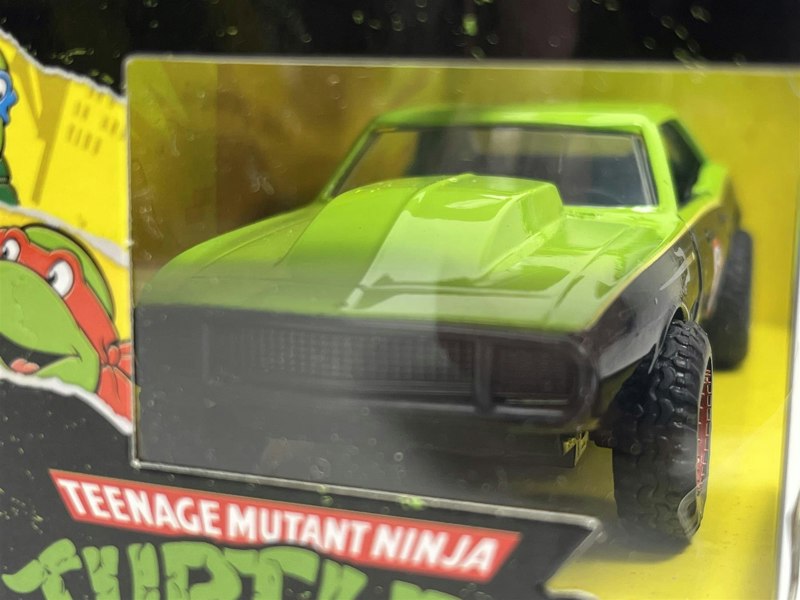 Jada Teenage Mutant Ninja Turtles TMNT 1967 Chevrolet Camaro 1:32 Scale Jada 35665