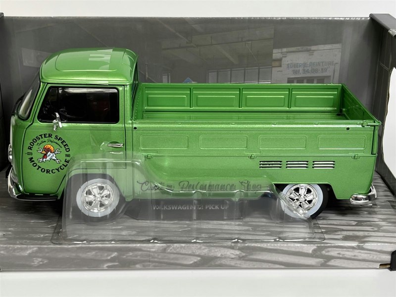 Solido Volkswagen T2 Pick Up Green Custom 1968 1:18 Scale 1809401