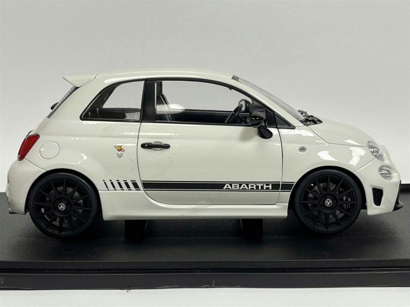 Solido Fiat Abarth F595 2022 Ghiaccio White 1:18 Scale Solido 1811301