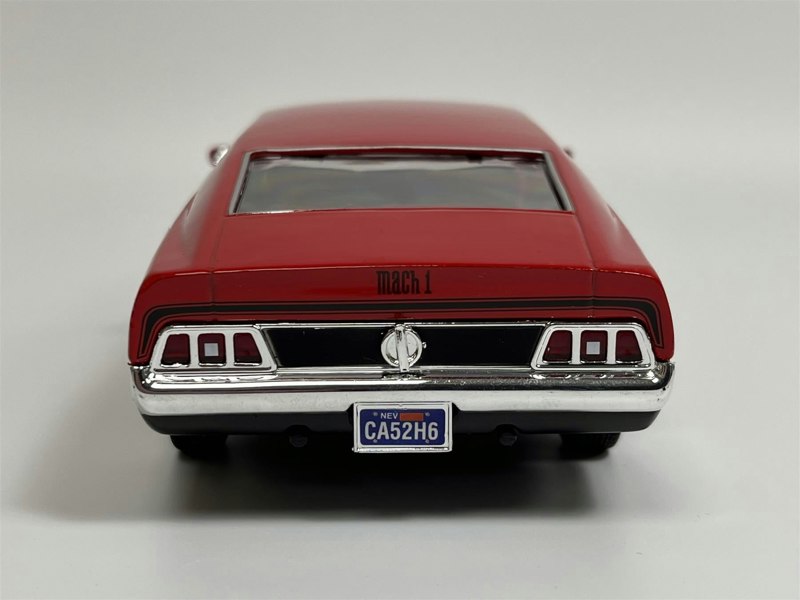 Motor Max James Bond 007 Diamonds Are Forever 1971 Ford Mustang Mach I Red 1:24 Scale Motor Max 79851