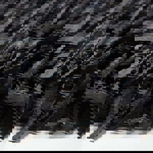 HOMESCAPES Dallas Leather Shaggy Rug