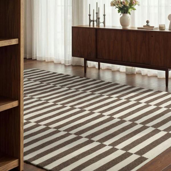 Vika Brown Wool Rug sound-absorbing rug, long-lasting, hand-woven rug.