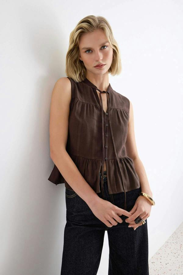 WOVCOR Sleeveless Mandarin Collar Relaxed Fit Shirt
