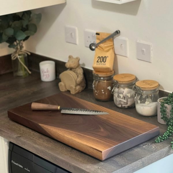 Giraffes & Craftz XL Walnut Chopping Board