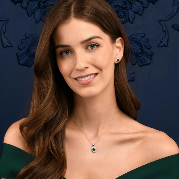 namana 925 Sterling Silver Green Cubic Zirconia Oval Halo Pendant Necklace