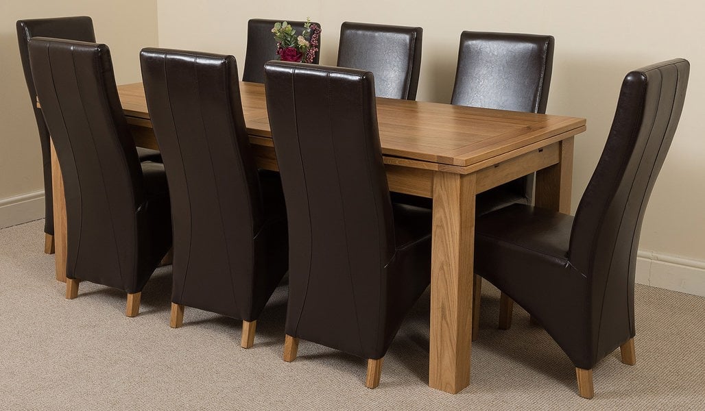 That's Furniture Richmond Large Oak Extending Dining Table with Lola Leather Chairs