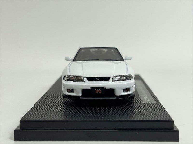 Ebbro Nissan Skyline GTR R33 V Spec 1995 White 1:43 Ebbro 44186