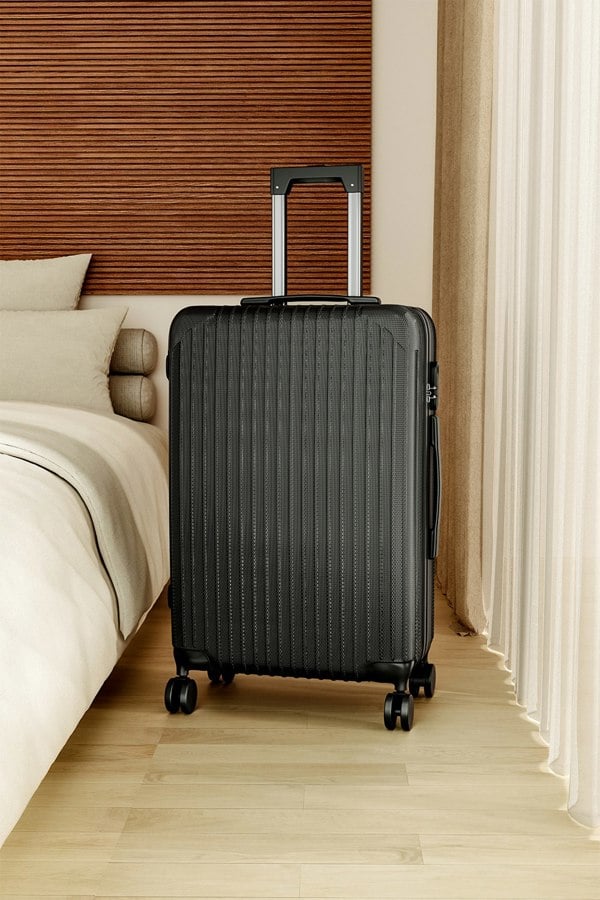 Living and Home Hardshell Spinner Wheel Luggage Travel Suitcase With Combination Lock, 28" Black