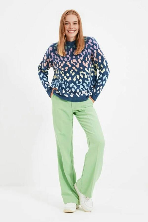 WOVCOR Soft Textured Knit Sweater with Leopard Pattern