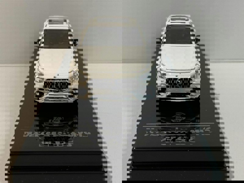 mercedes amg gt 63 s white 1:64 scale paragon 55284l