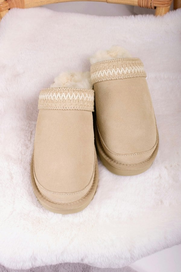 Pretty You London Women's Hallie Sheepskin Multiway Slippers in Beige