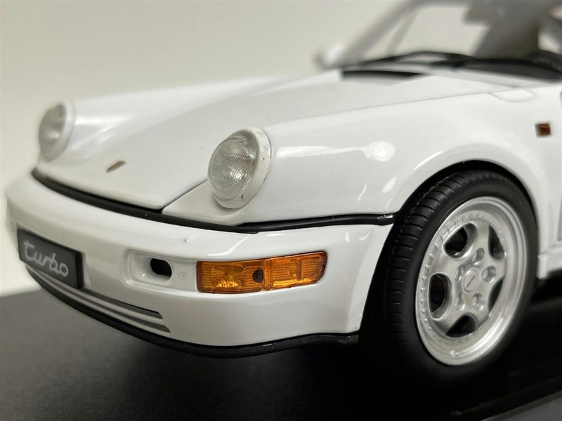 Welly 2009 Porsche 964 Turbo White 1:18 Scale Welly 18026w