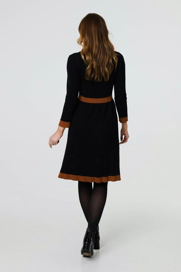 Black | Border Print Pleated Knit Knee Length Dress
