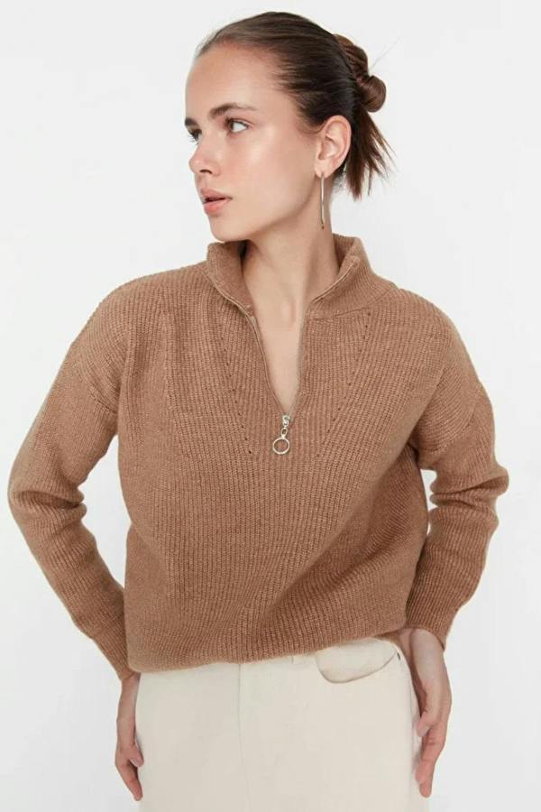 Hoxton Gal Soft-Textured Zip-Up Knit Sweater