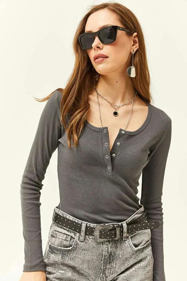 Hoxton Gal Button Placket Ribbed Blouse
