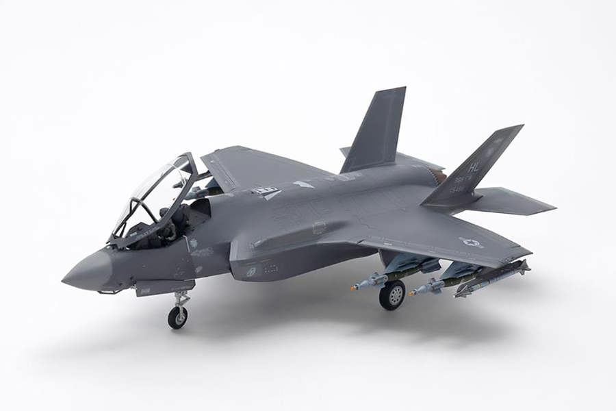 Tamiya Lockheed Martin F-35A Lightning II (1:72 Scale)