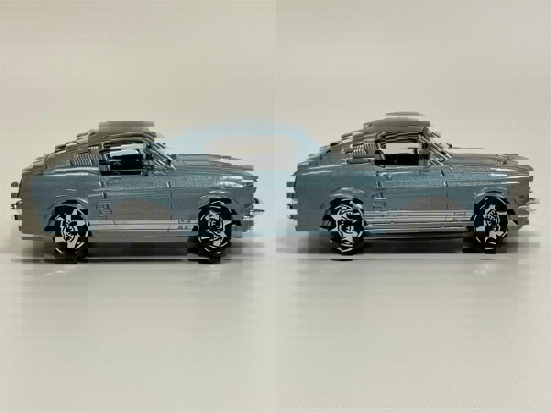 Burago Ford Mustang GT Blue 1:43 Scale - 183000