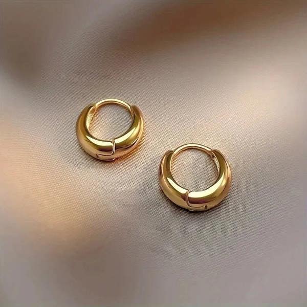 Elk & Bloom Chubby 14k Gold Huggie Hoops