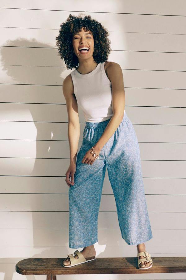 Blue | Floral Shirred High Waist Wide Trousers : Model is 5'8"/172 cm and wears UK8/EU36/US4/AUS8