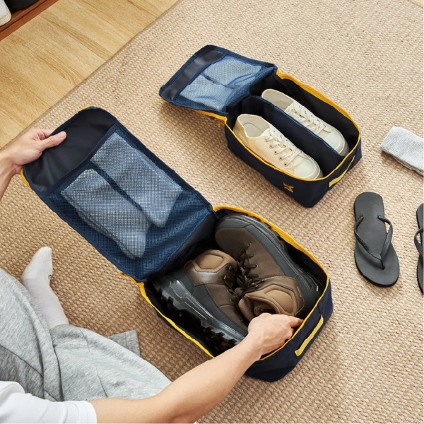 CabinZero Classic Shoe Cube L, Fits Shoes up to UK 13, Removable Divider and Mesh Pocket