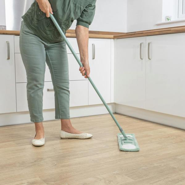 JVL Extended Microfibre Mop With 2 Replacement Heads - Green
