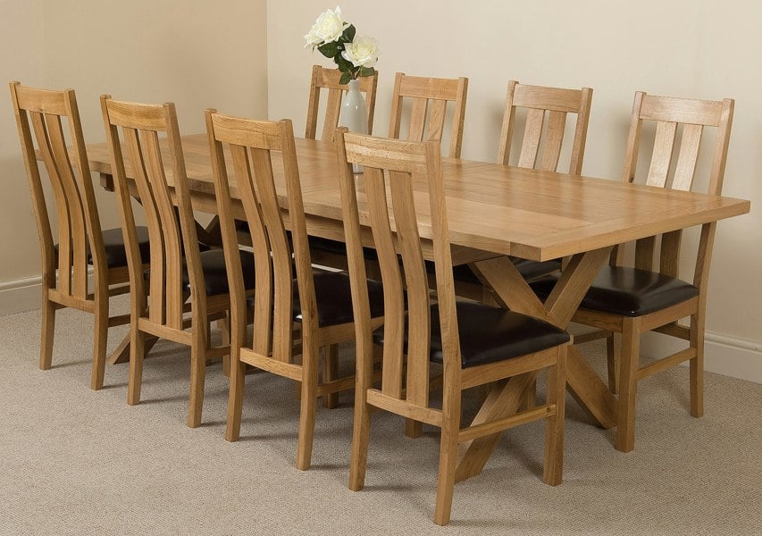 That's Furniture Vermont Cross Leg Oak Extending Dining Table with Princeton Oak Chairs