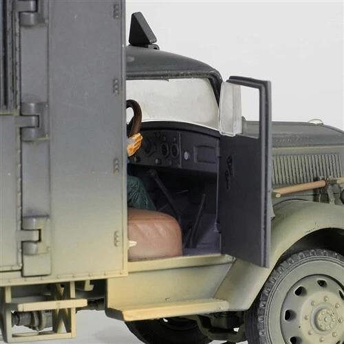 MCSlots Opel Blitz KFZ 305 Ambulance RAL7021 Dunkelgrau 1:32 Forces of Valor 801101B