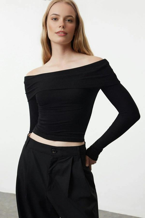 WOVCOR Carmen Collar Crop Knit Blouse