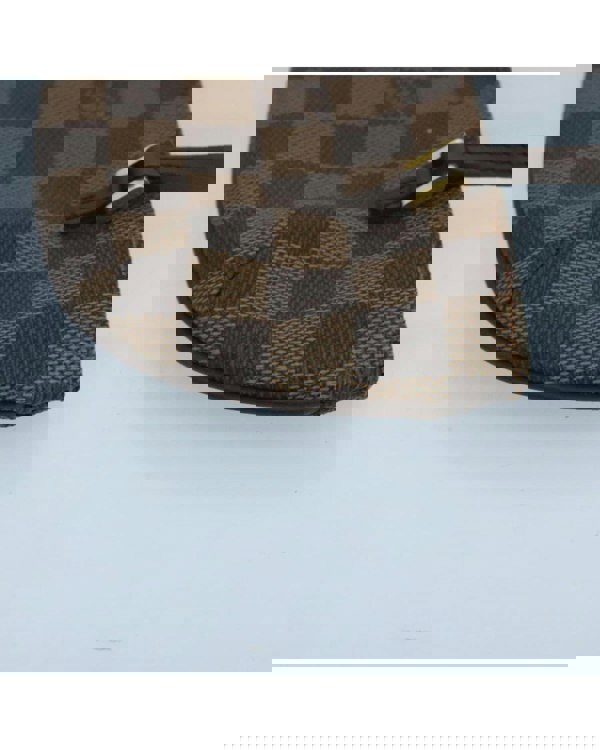 208262883.jpg