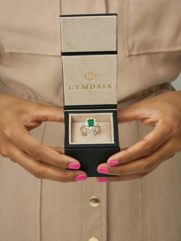 Gemdaia Natural Emerald & Diamond Ring