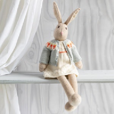 Knitted Animal Friends: Over 40 knitting patterns for adorable animal dolls, their clothes and accessories (Paperback Book)