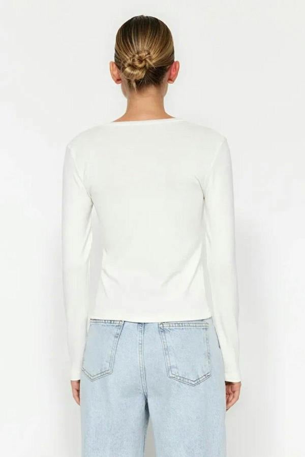 WOVCOR V-Neck Fitted Knit Blouse