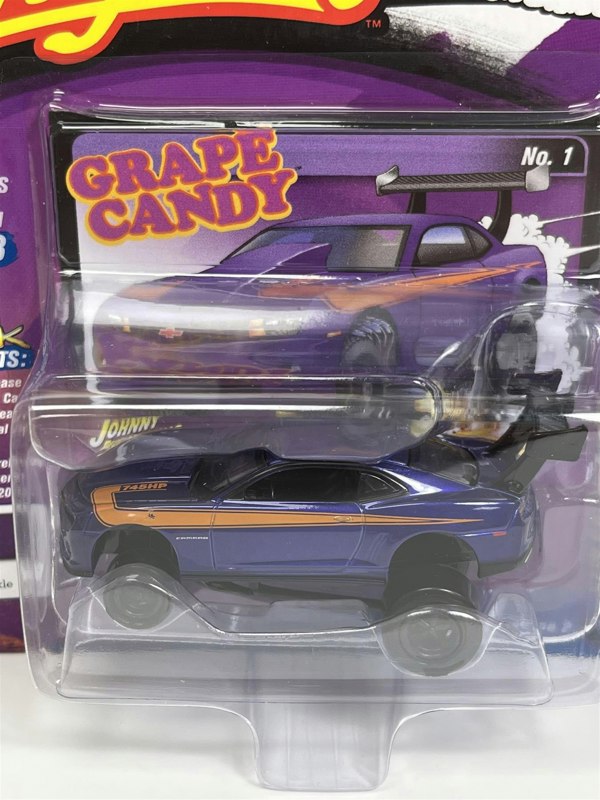 Johnny Lightning 2011 Chevy Camaro Zinger Grape Sparkle 1:64 Scale JLSF024B