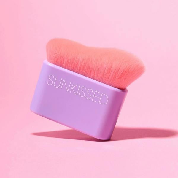 Sunkissed Airbrush Body Makeup Dark & Body Brush Gift Set