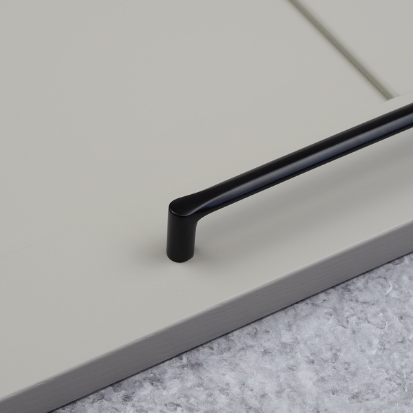 Handle & Home 160mm Matt Black Bevelled Edge D Bar Handle
