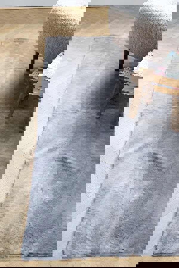 Design Rug of Moccasin Silver Grey