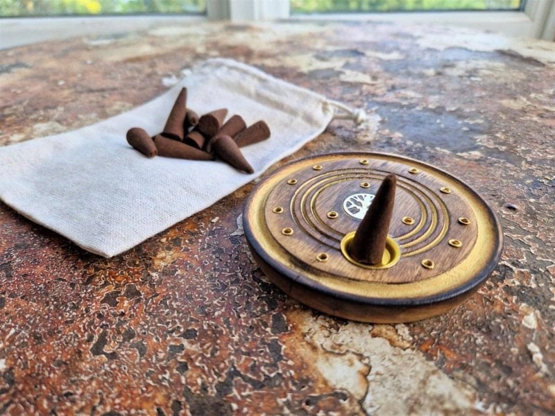 mango wood incense burner with cones