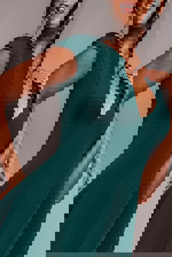 Cap Sleeve Plunging V Neckline A Line Midi Dress - Emerald Green DR4540