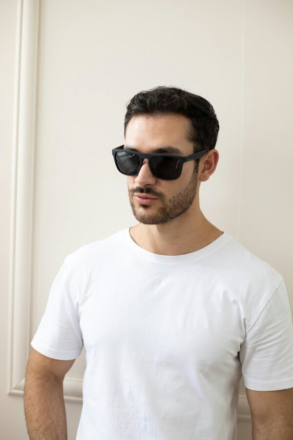SVNX Matte Wayfarer Sunglasses in Black with Case - Polarised