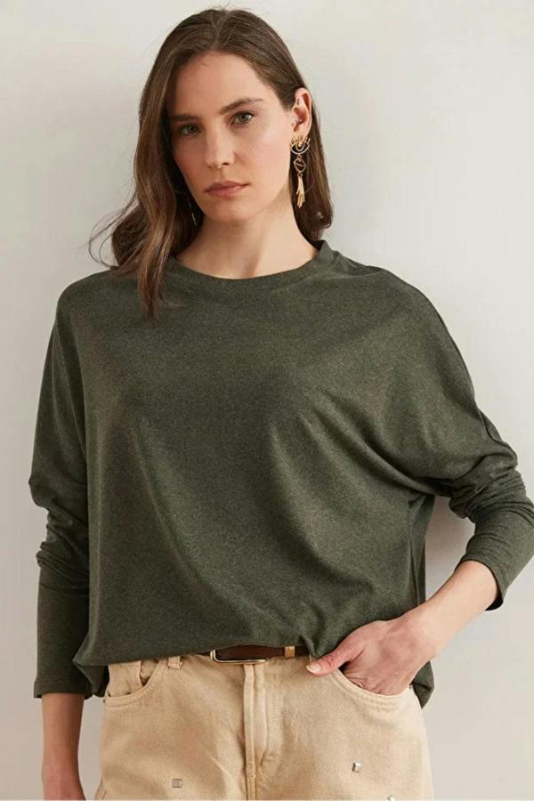 Hoxton Gal Crew Neck Batwing Wool Sweater
