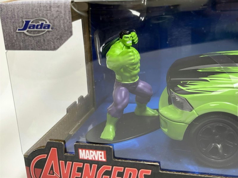 Jada Marvel Avengers Hulk Figure and 2014 Ram 1500 1:24 Scale 99726 253225029